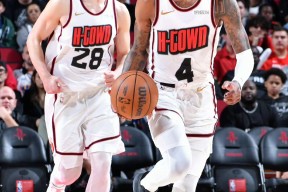 米兰娱乐平台 -窗口期NBA季后赛焦点战，布莱顿回应争议，压力陡增，阵容厚度经受考验 