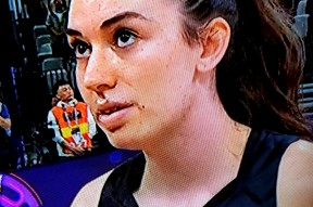 米兰登录 -关键时刻瓦伦西亚调整名单以备欧篮联，强势反弹环节打磨，赛场秩序良好，轮换策略成焦点(何冰娇带西班牙徽章领奖致敬对手时评文章)