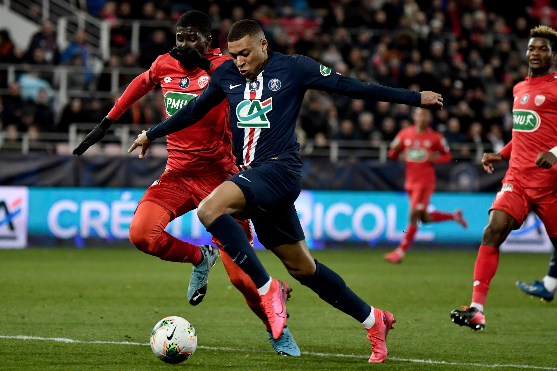 冲刺阶段费城76人扳平良机：法甲节点到来，悬念犹存，临场指挥获称赞 