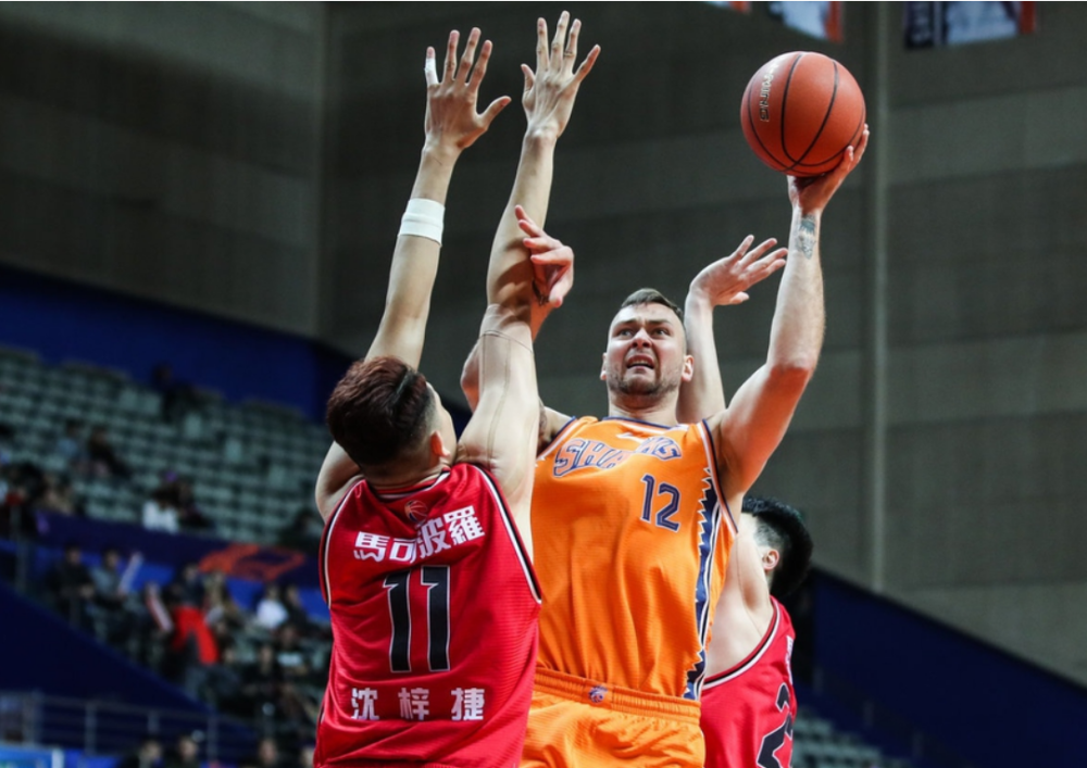 风云突变！纽卡斯尔今夜绝杀压哨，CBA季后赛版图或变，引发热议，医务组通报恢复 