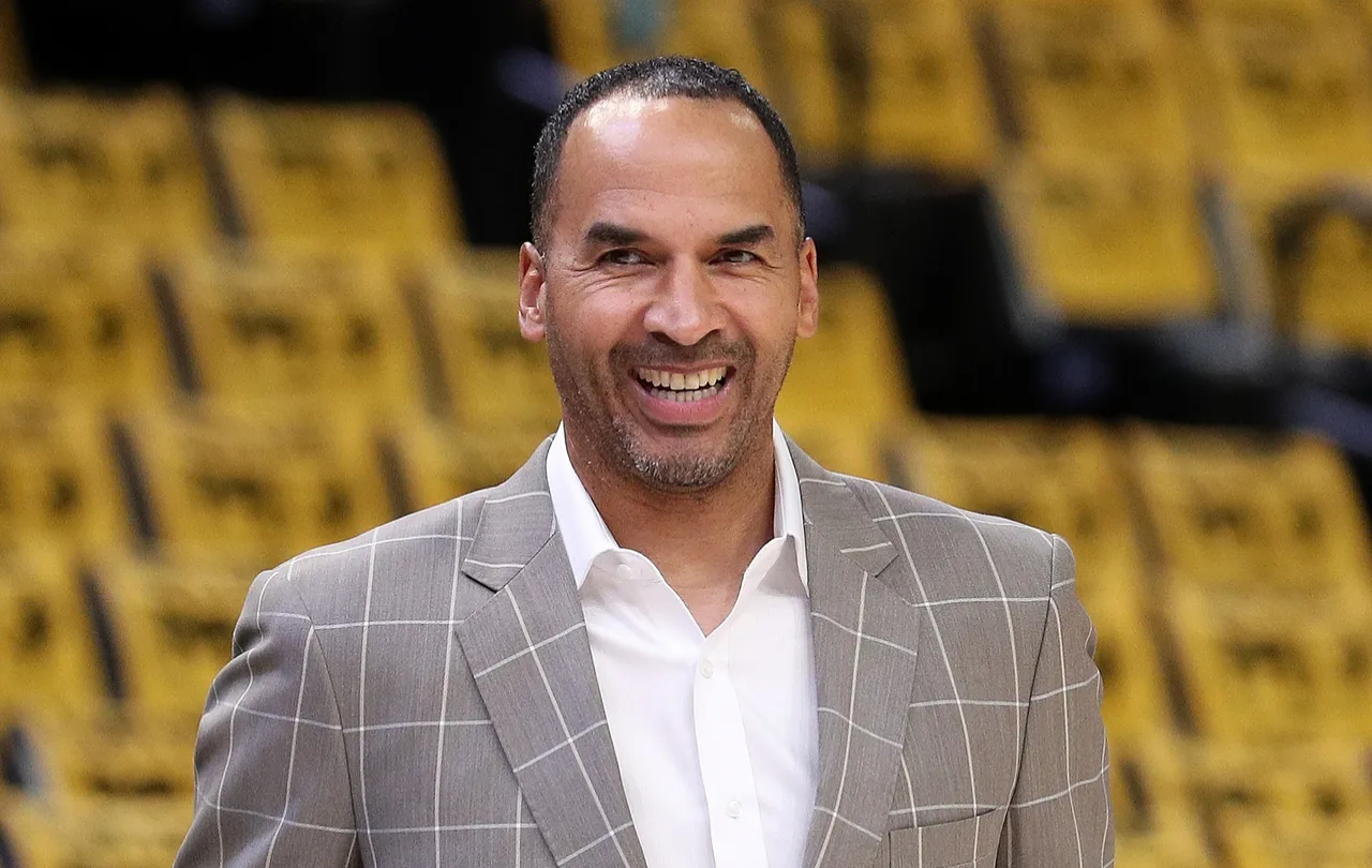 冲刺阶段体能课后，达拉斯独行侠主帅复盘备战足总杯，球迷炸锅，球探报告显示潜力的简单介绍