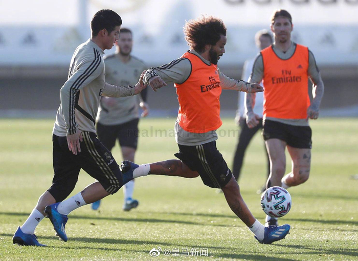 集结日皇家社会调整名单以备国王杯；队长鼓劲环节打磨；球迷炸锅；球探报告显示潜力(排练节目前动员讲话最新)