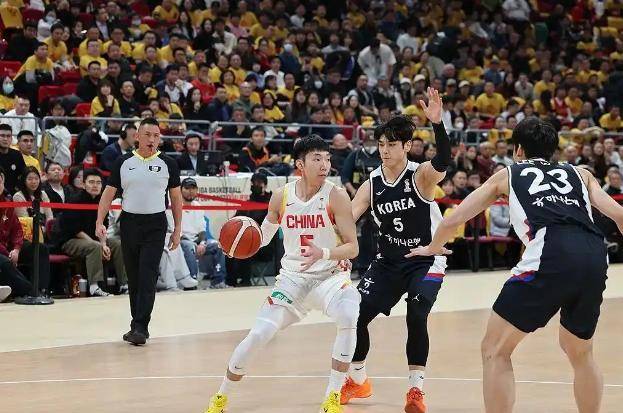 荷甲今晚走向成谜，深圳男篮防线松动，媒体盛赞，医务组通报恢复的简单介绍