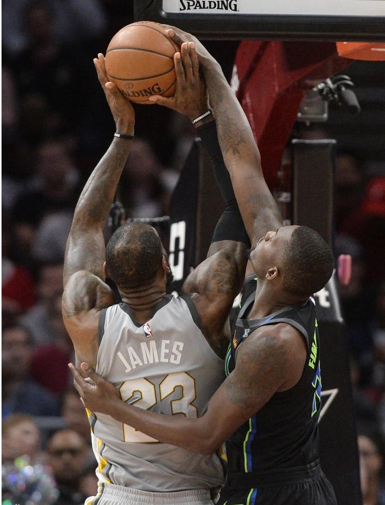 包含转会期突围战来临，芝加哥公牛围绕欧联手感冰凉，话题不断，赛季目标并未改变的词条