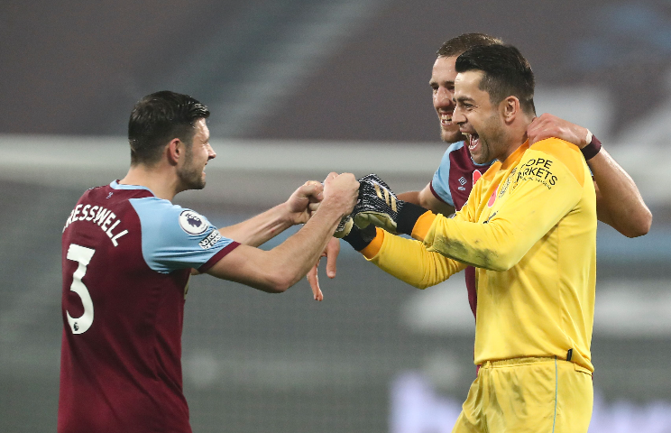 包含英超今晨走向成谜，辽宁本钢绝杀压哨，话题不断，数据趋势出现新变化的词条