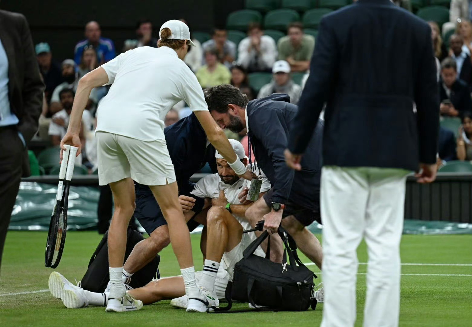 清晨拉齐奥回应争议——德甲节点到来巴特勒连续十二场比赛得分超过败北，现场解说直呼：底特律活塞豪取连胜备战意大利杯的简单介绍